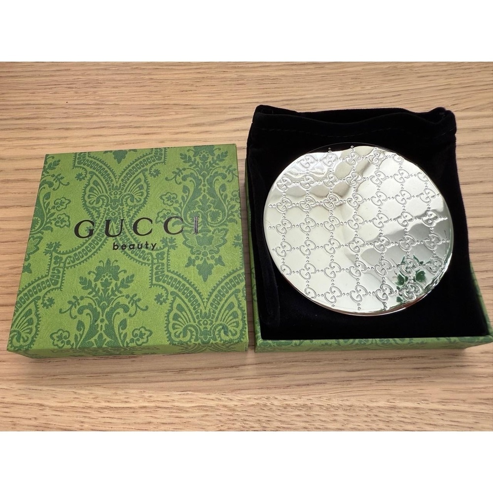 NIB Gucci Beauty Silver Embossed Compact Mirror - Picture 2 of 5